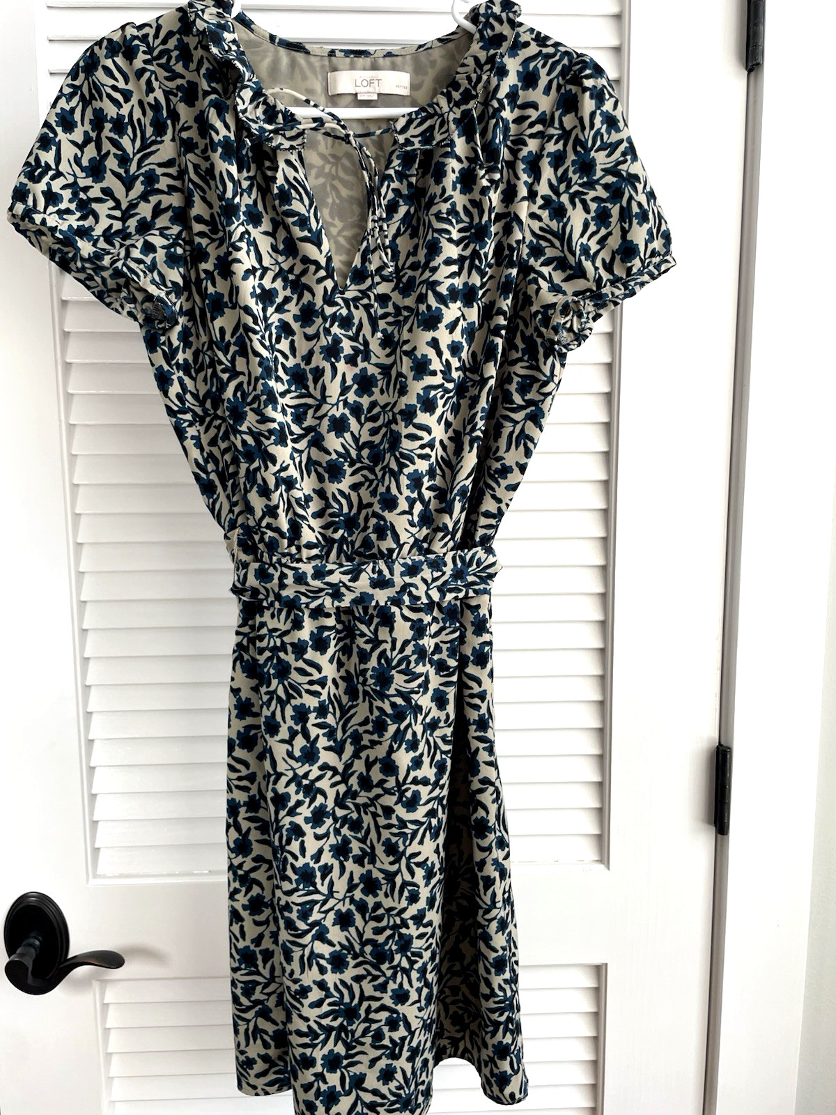 Loft Navy Blue and Stone Floral Short Sleeve Dress with Tie and Ruffels Sz MP