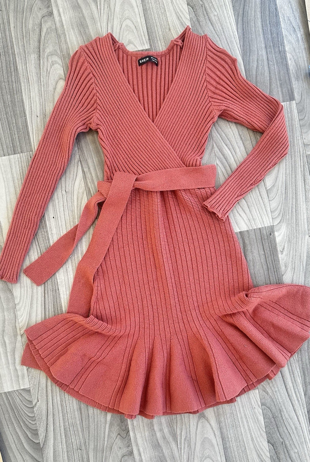Women’s Dresses Light Coral Size Medium Long Sleeve V-Neck