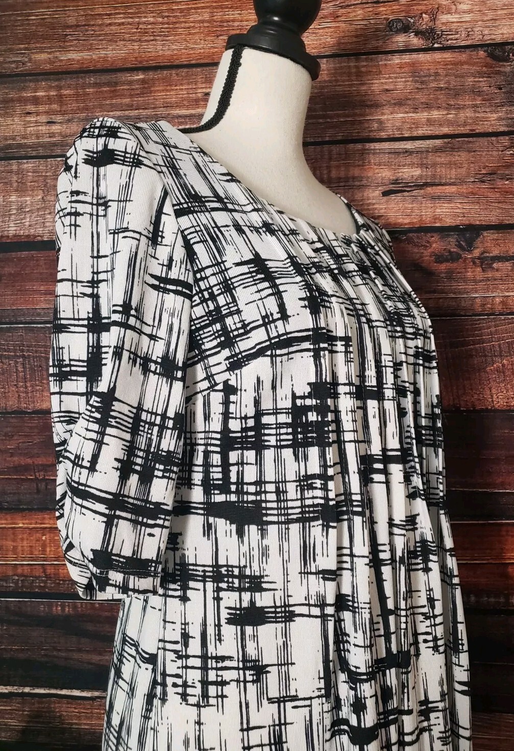 Perceptions New York Shift Dress Size Small Pleated Front Abstract