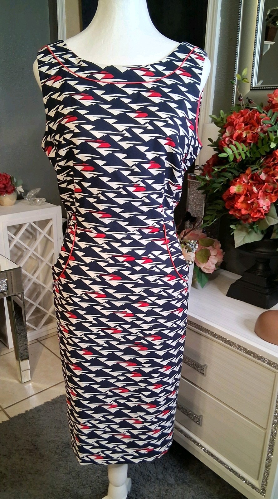 Maggy London Red Black White Aztec Sleeveless Sheath Dress Size 10 Pockets