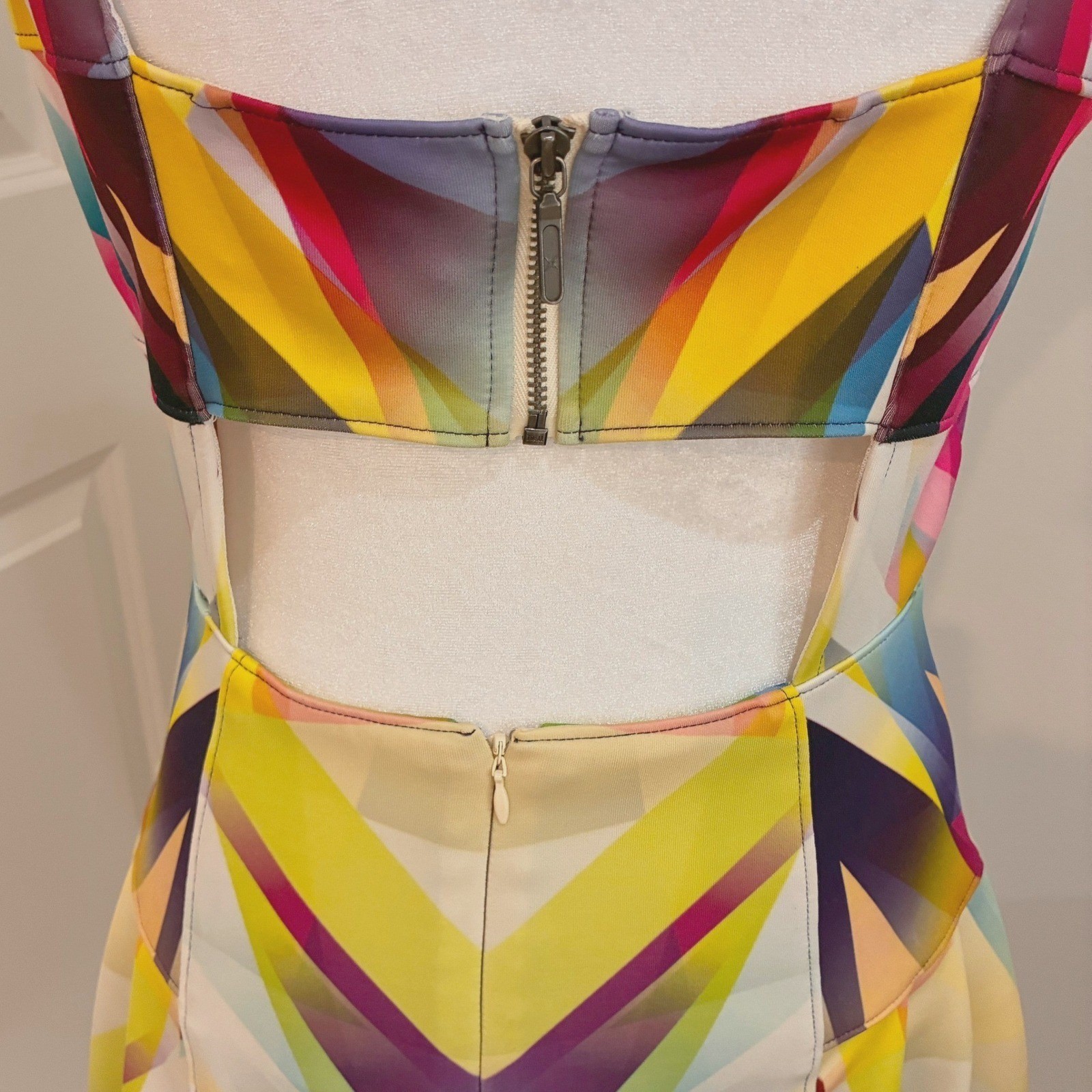 Nicole Miller Artelier Geometric Kaleidoscope Cutout Back Dress BQ10008 Size 6