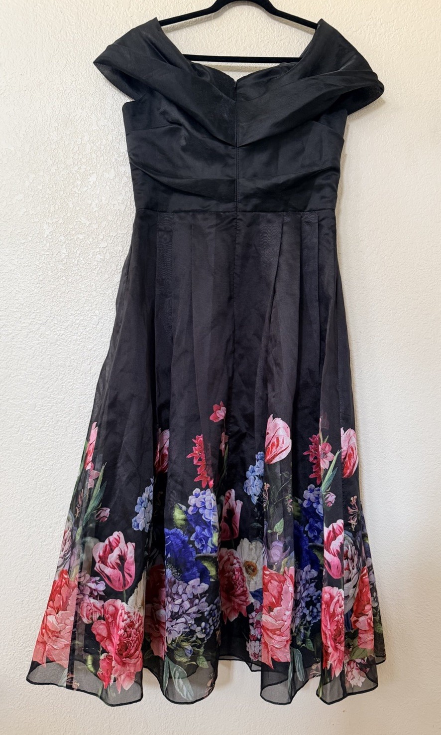 New Betsy & Adam Placed Floral Off the Shoulder Gown In Black/Red Size 4 $279