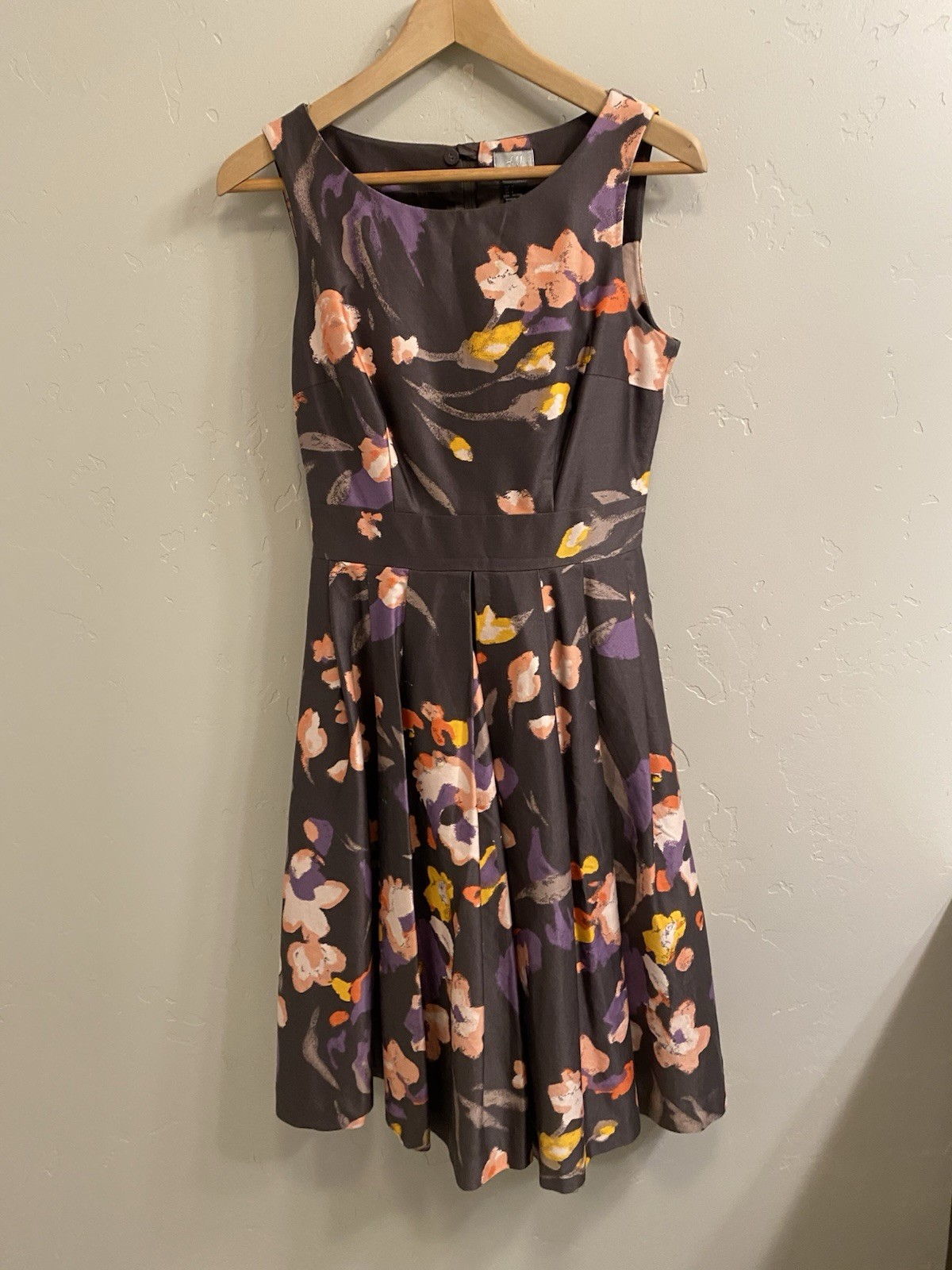 H&M Size 6 Gray Floral Print Lined A-Line Pleated Sleeveless Dress