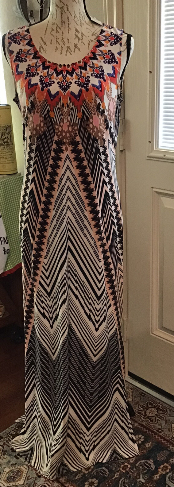 CHELSEA & THEODORE DRESS Size M Long-Bottom Slits Sleeveless Printed NWT