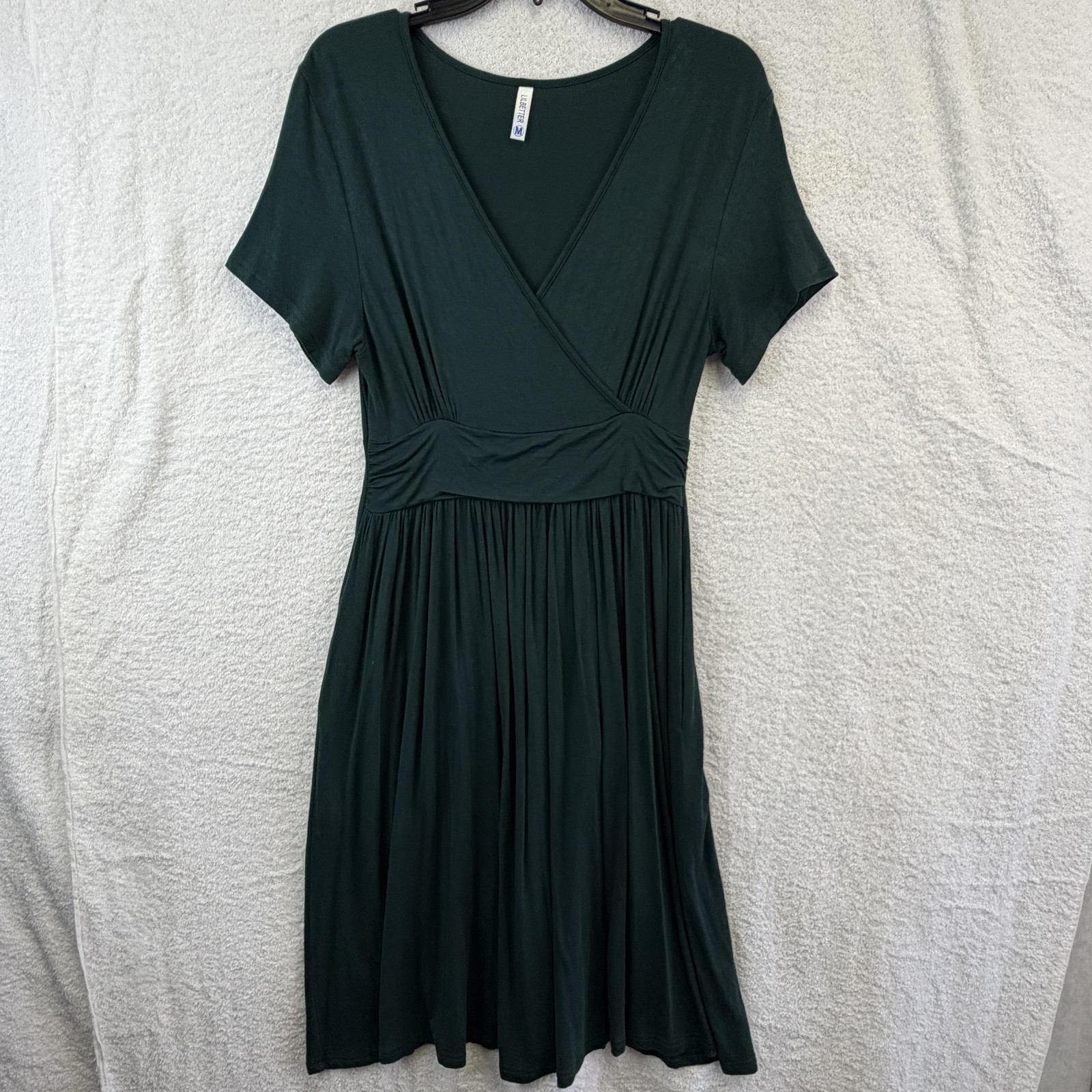 LILBETTER Dress Womens Medium Green Short Sleeve V-Neck Fit & Flare Midi Pockets