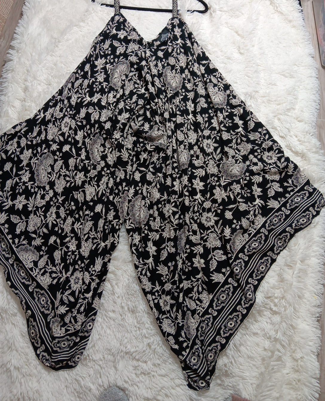 Angie Black and white Boho flower print Jumpsuit size M for woman