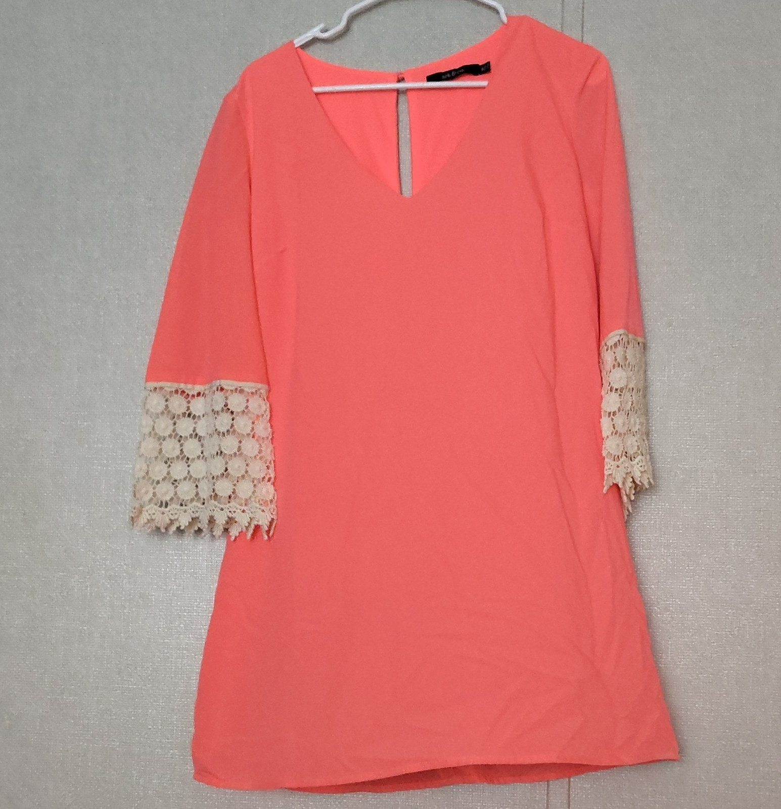 ark & co. Coral Shift Dress V-Neck 3/4 Sleeve Lace Cuffs Pullover Size M