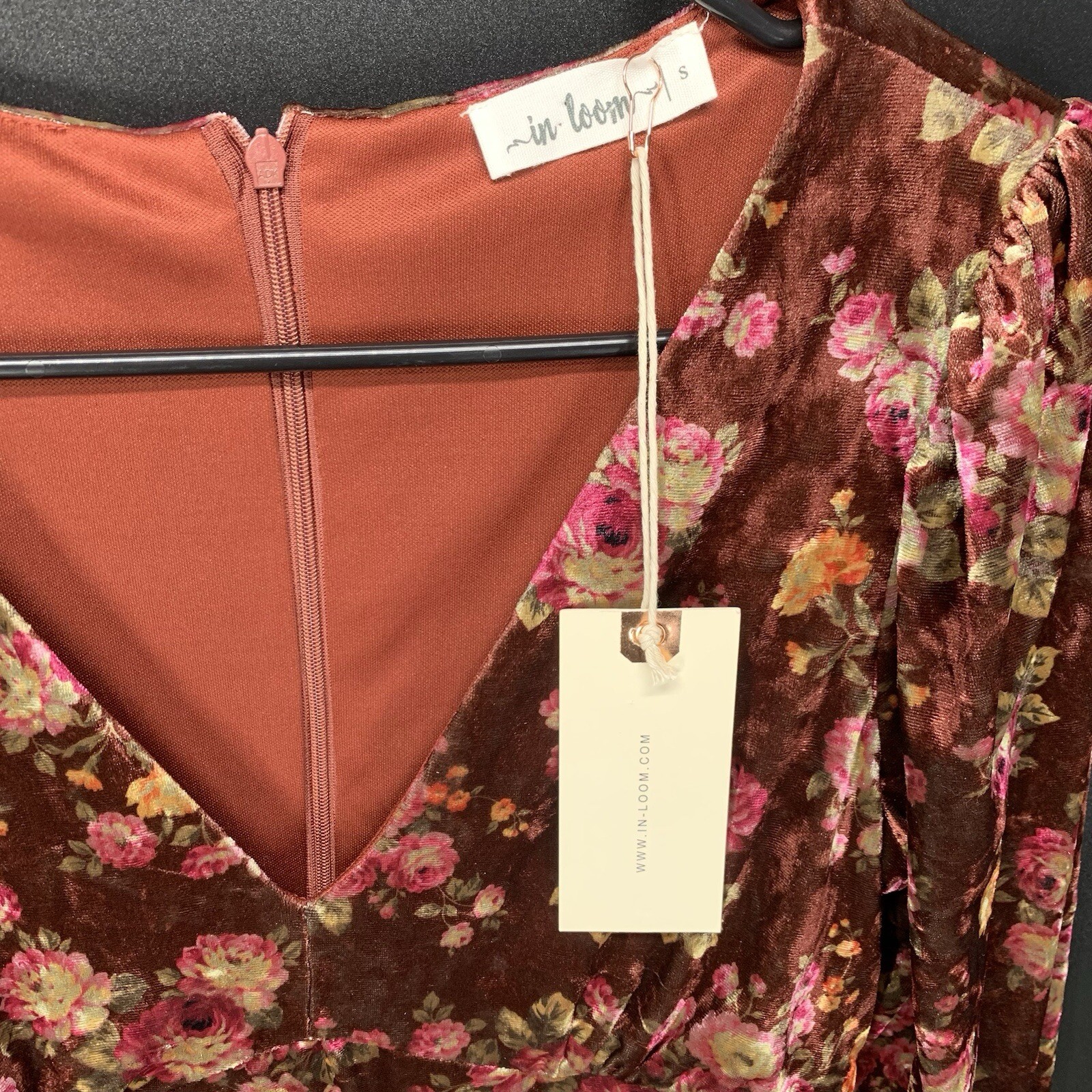 In-Loom Brown Velvet Rose Pattern V-Neck Long Sleeve Dress Women Size Small. E6