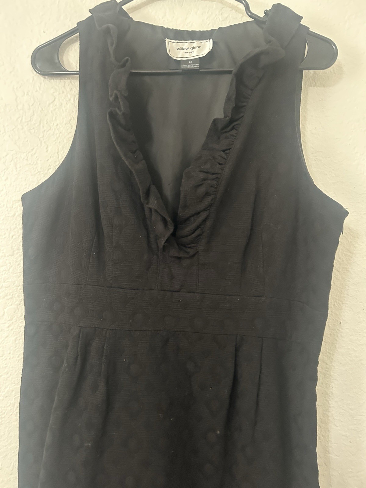 Willow Glenn Black Sleeveless Ruffle Sheath Dress V-Neck Zip Size 14