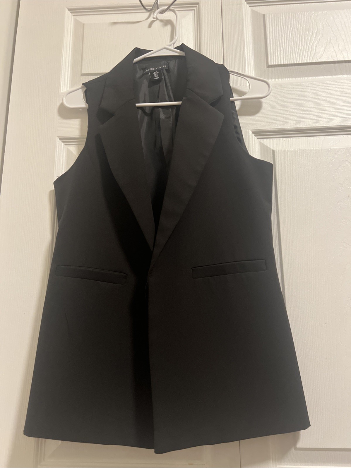 Classic and elegant in black, very beautiful to wear, for casual or formal