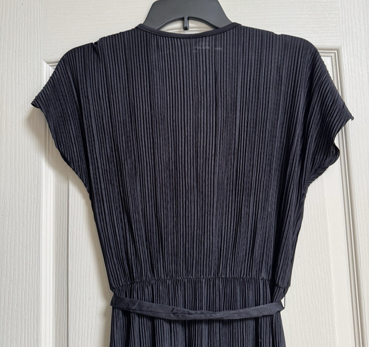 NWOT Serra Black Stretch Pleated Cap Sleeves Belted V-Neck Dress Size Small