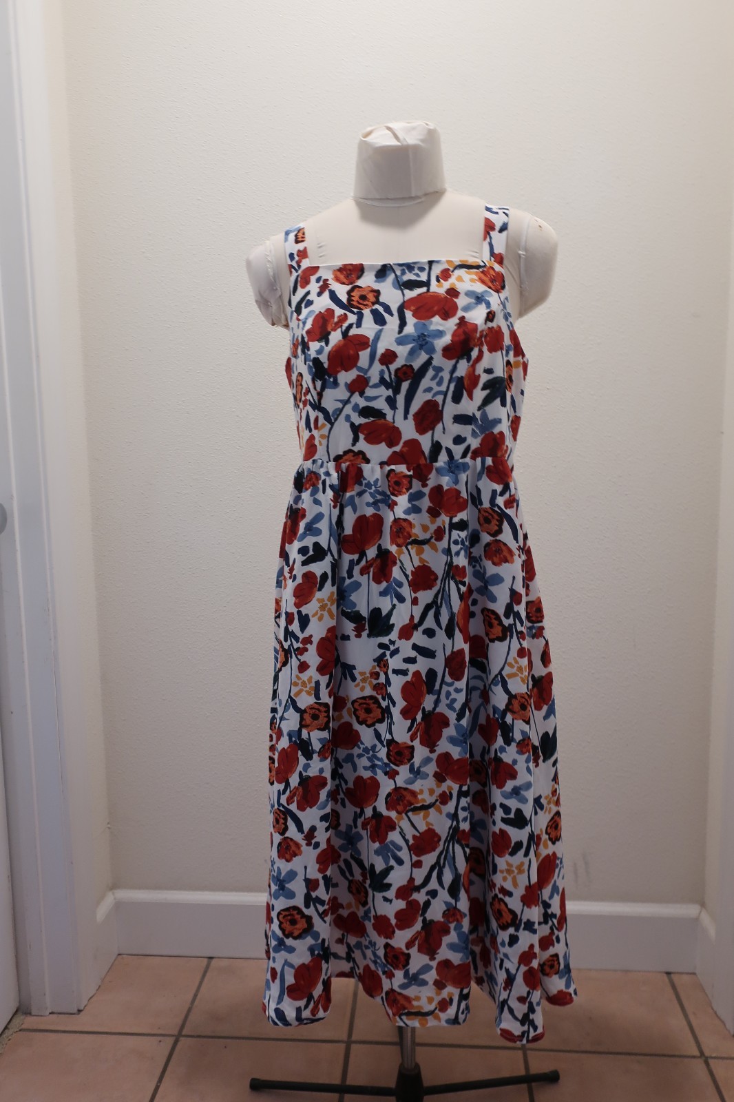 Dazy Red, Orange, and Blue Floral Sleeveless Dress Size Large Fully Lined