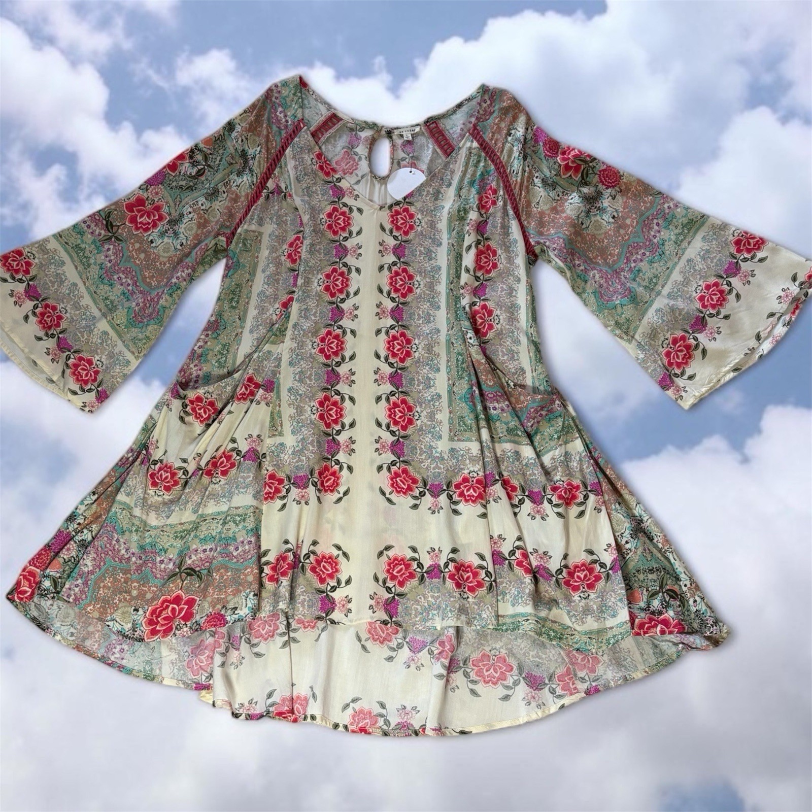 En Creme NWT L 40” Around L 34” Very Boho V-Neck Floral Flared Sleeves Pockets