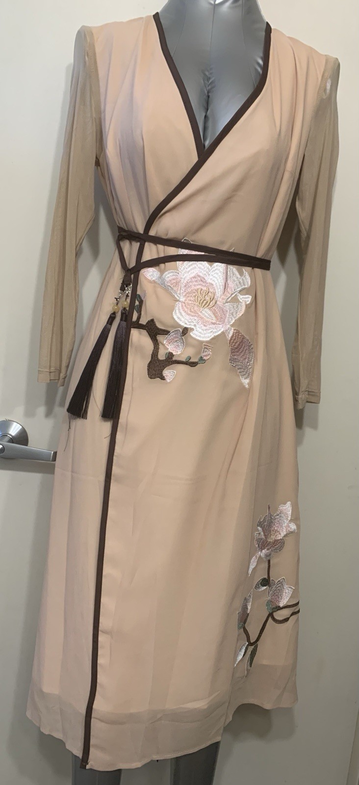 Hanfu dress beautiful embroidered flower Tassel bge Note: use ebay disc4Ad disc!