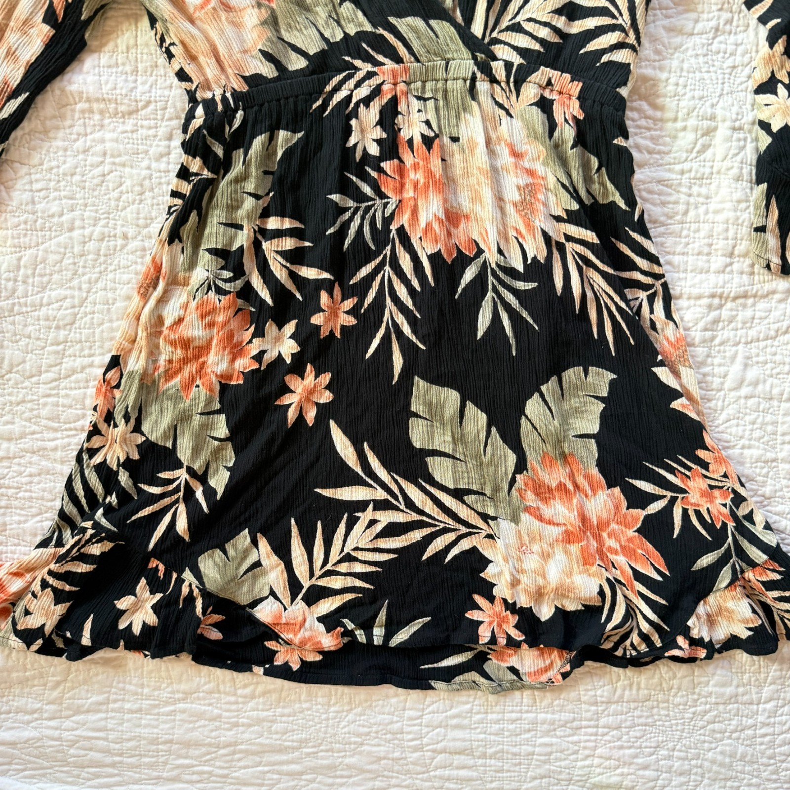 Billabong Size M Black Tropical Floral Print Mini Dress Bell Sleeves Whimsigoth