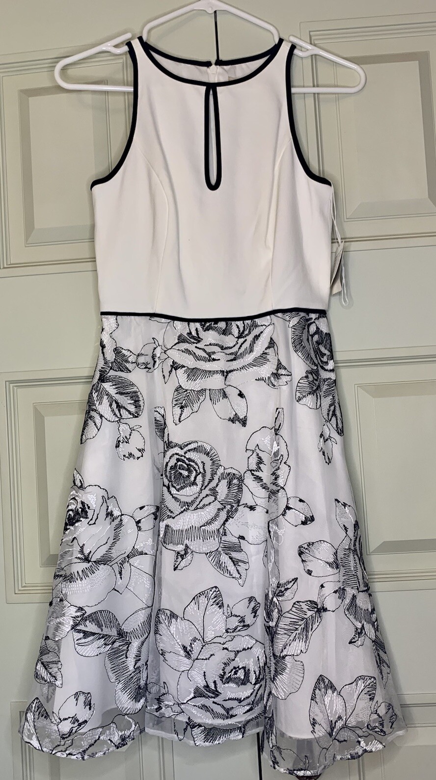 NWT Aidan Mattox Sleeveless Halter Dress W/ Piping Embroidered Lace Skirt Sz 0