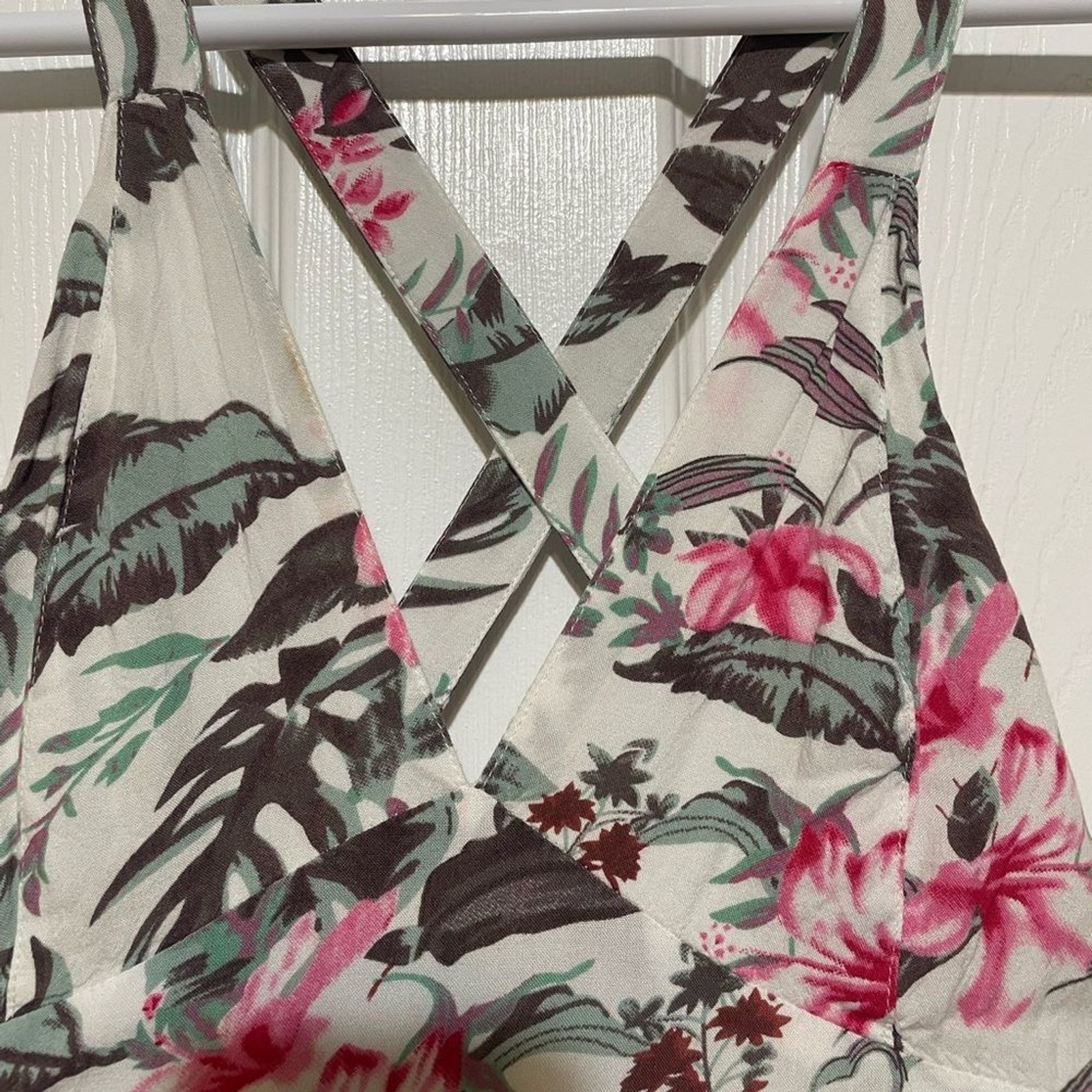 🎉Host Pick 🎉Sim & Sam’s Floral Tropical V-Neck Maxi Dress Cross Strap Size S