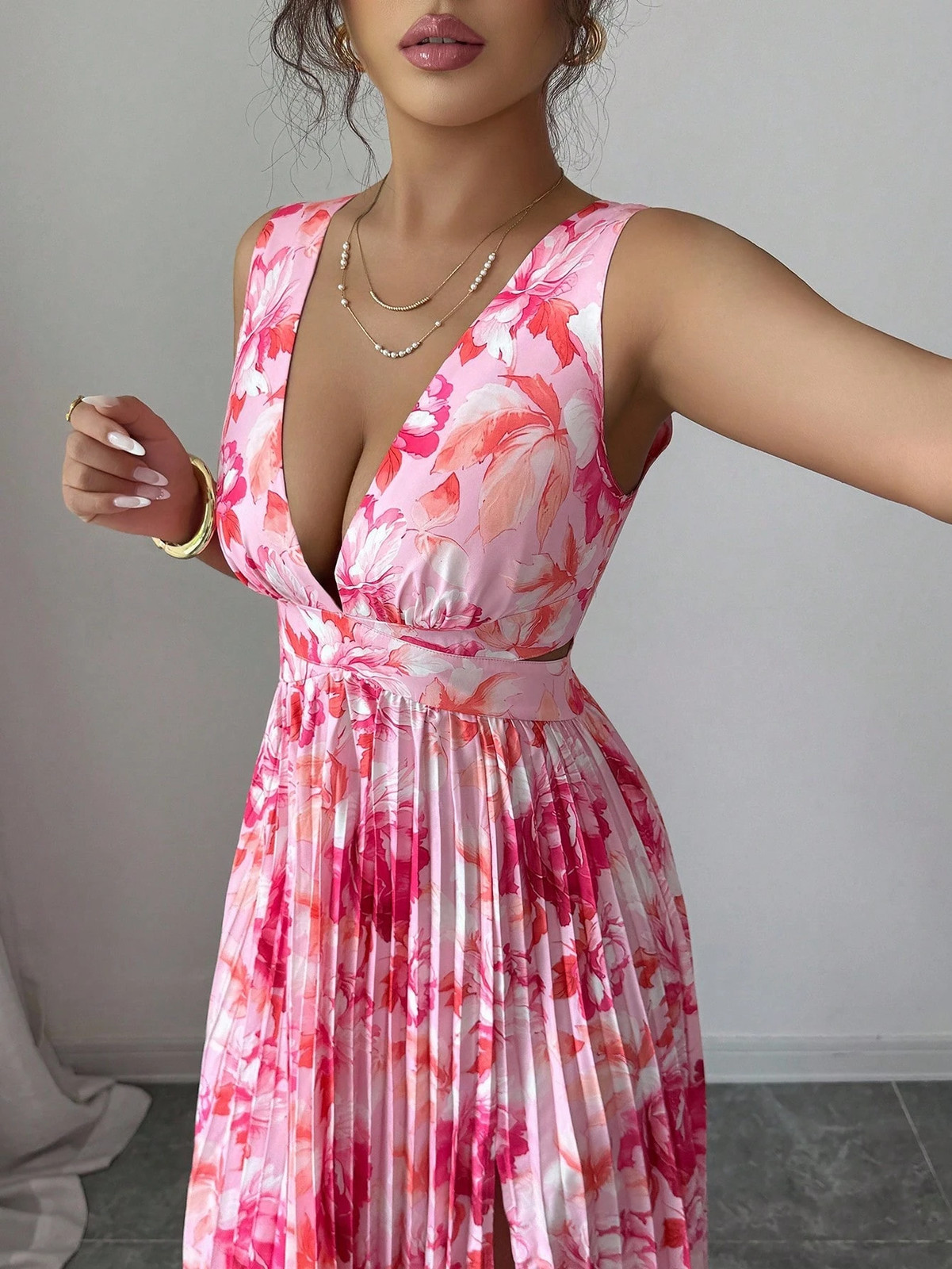Sleeveless V Neck A Line Maxi Dress with Ruffle and Floral