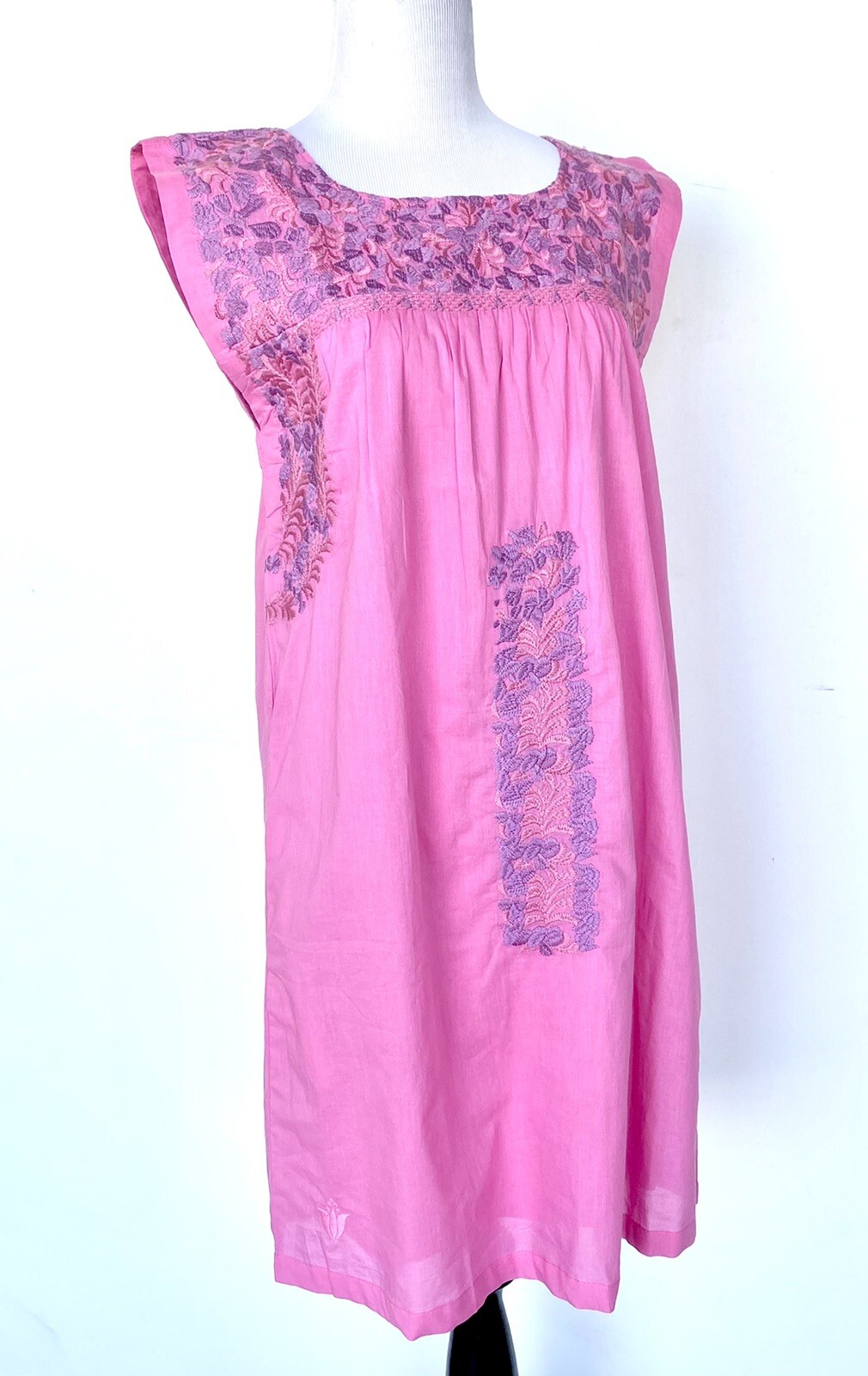 NWT J Marie embroidered Steph Dress size XS Retail $114 Price $65 Pink