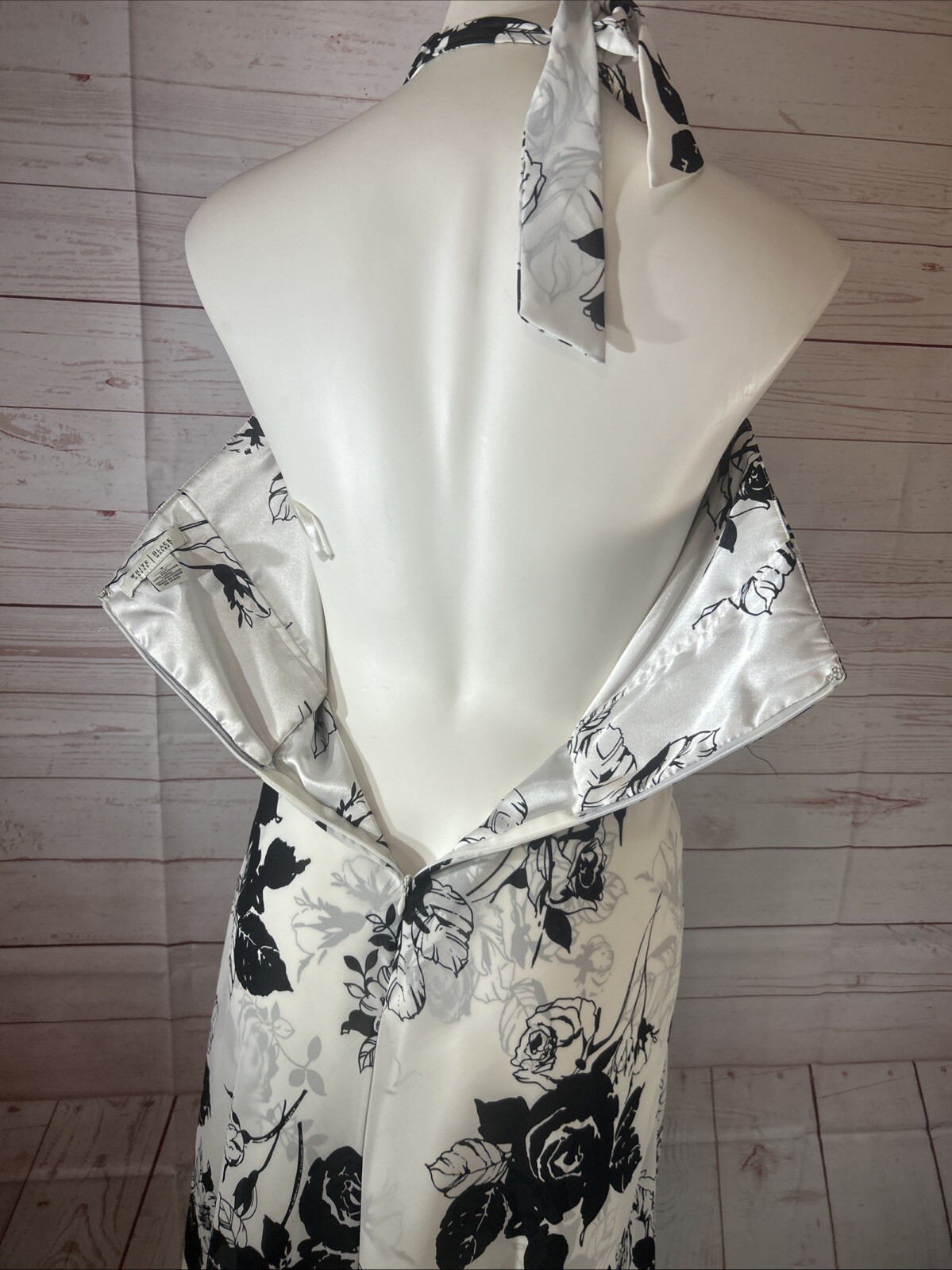 WHBM White Black Floral Print Halter A-line Dress Size 4 Lined Hidden back Zip