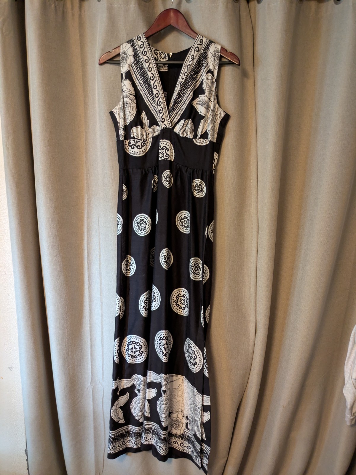 Women’s Size 11/12 Black & White Dress