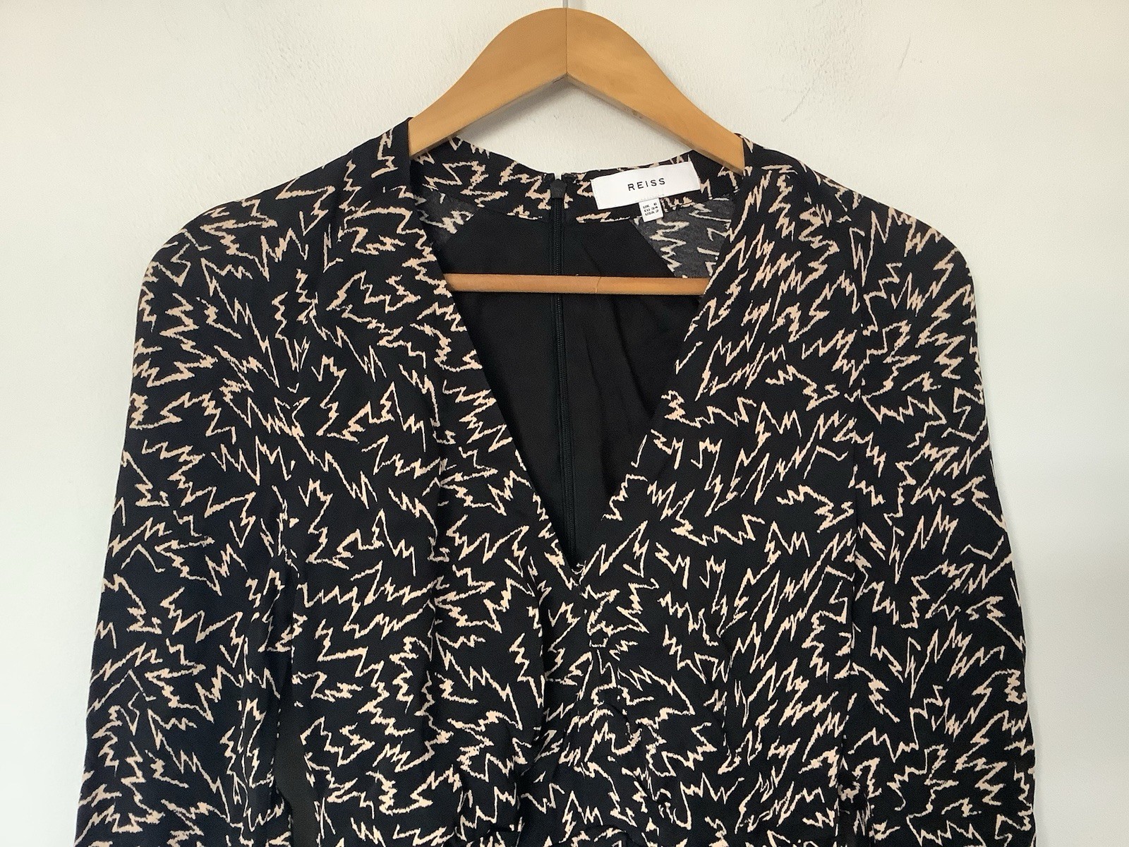 Reiss Julia Dress Size 6 Black Brown Zig Zag Pattern V Neckline Pleated To Waist
