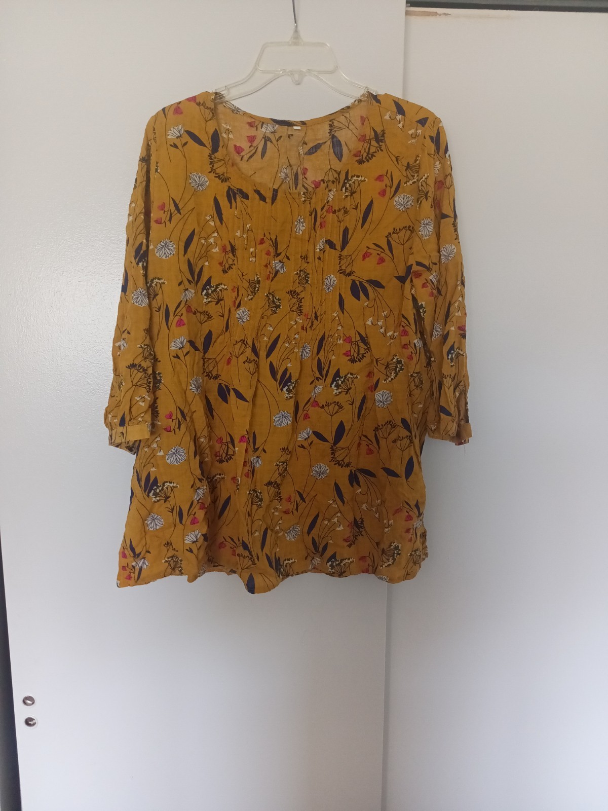 Yellow/Blue/White Floral Round Neck 3/4 Sleeve Tunic top Women 2X Regular