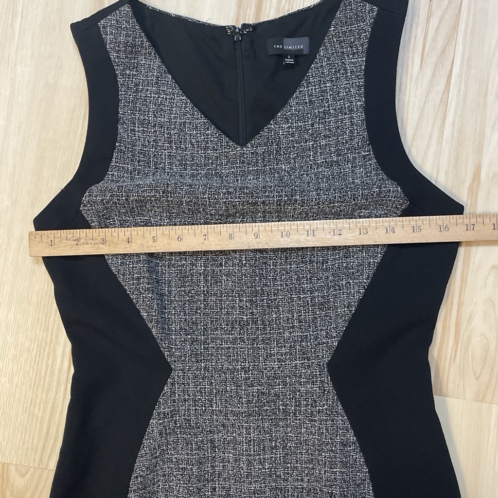 The Limited Color Block Dress Slimming, Lined, Sleeveless Size 2 Career wear