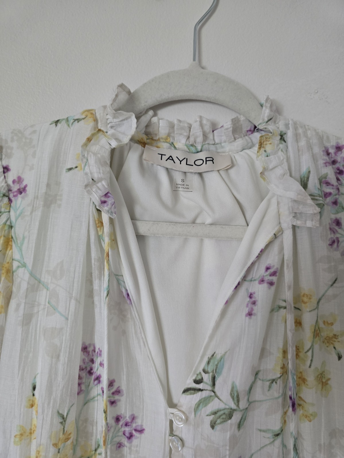 TAYLOR size Small Ivory Floral Spring Long Sleeves Unlined Feminine Dress