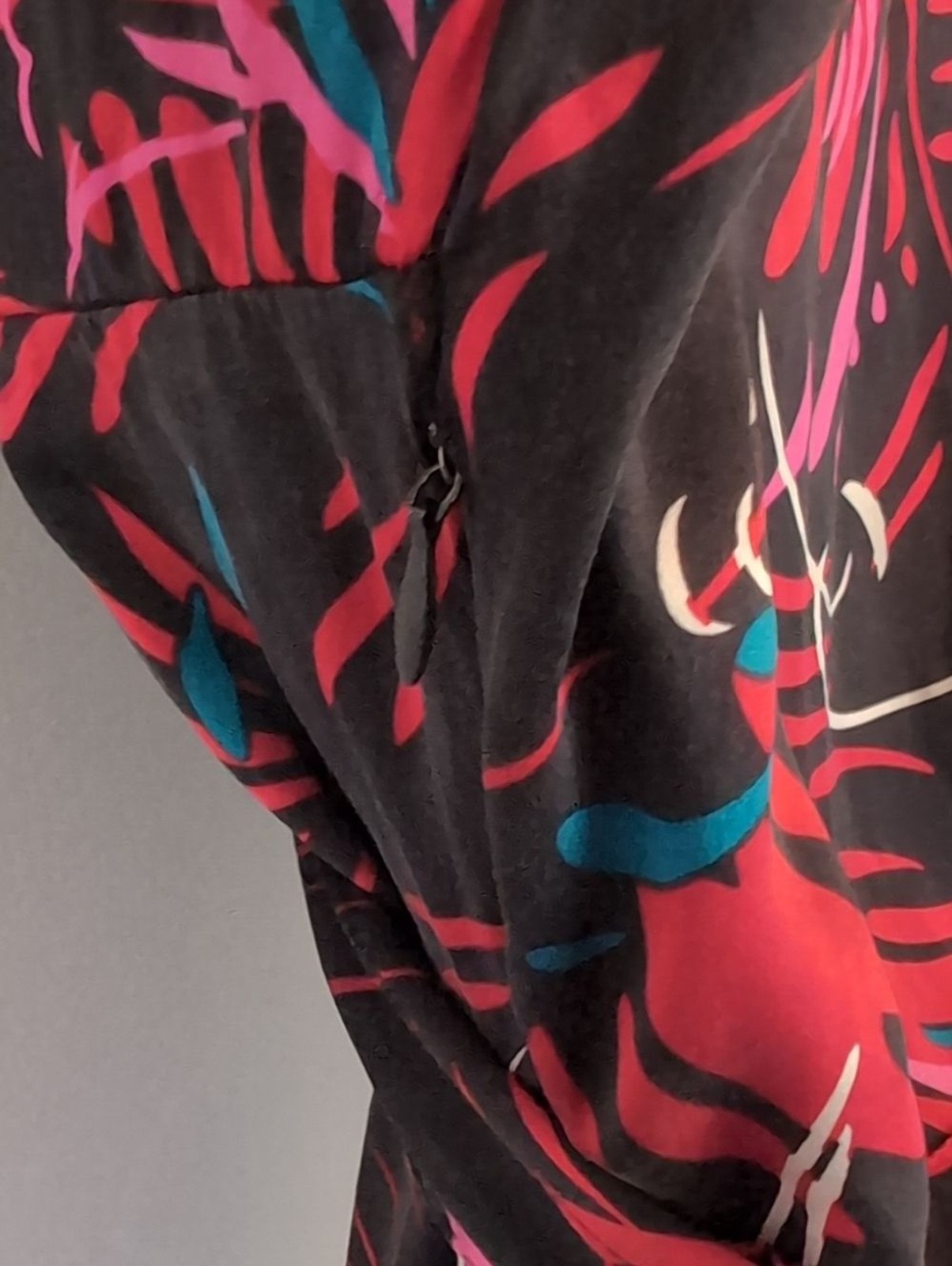 FLAWED Vertigo Paris Black Abstract Print Silk Dress Size Medium SEE PHOTOS