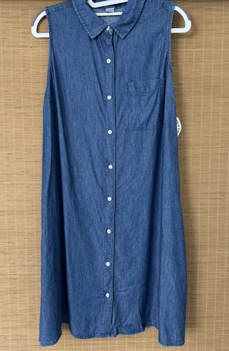 Old Navy Women’s Blue Denim Chambray Sleeveless Dress Size Medium NWT