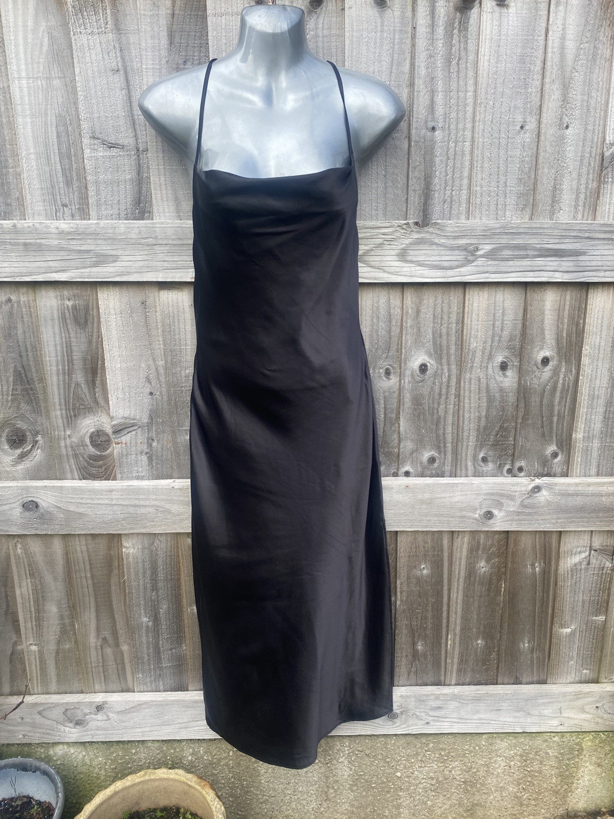 Lovely Lightweight Satin Feel Cross Back H &M Size 32 Approx 10 In My Opinion