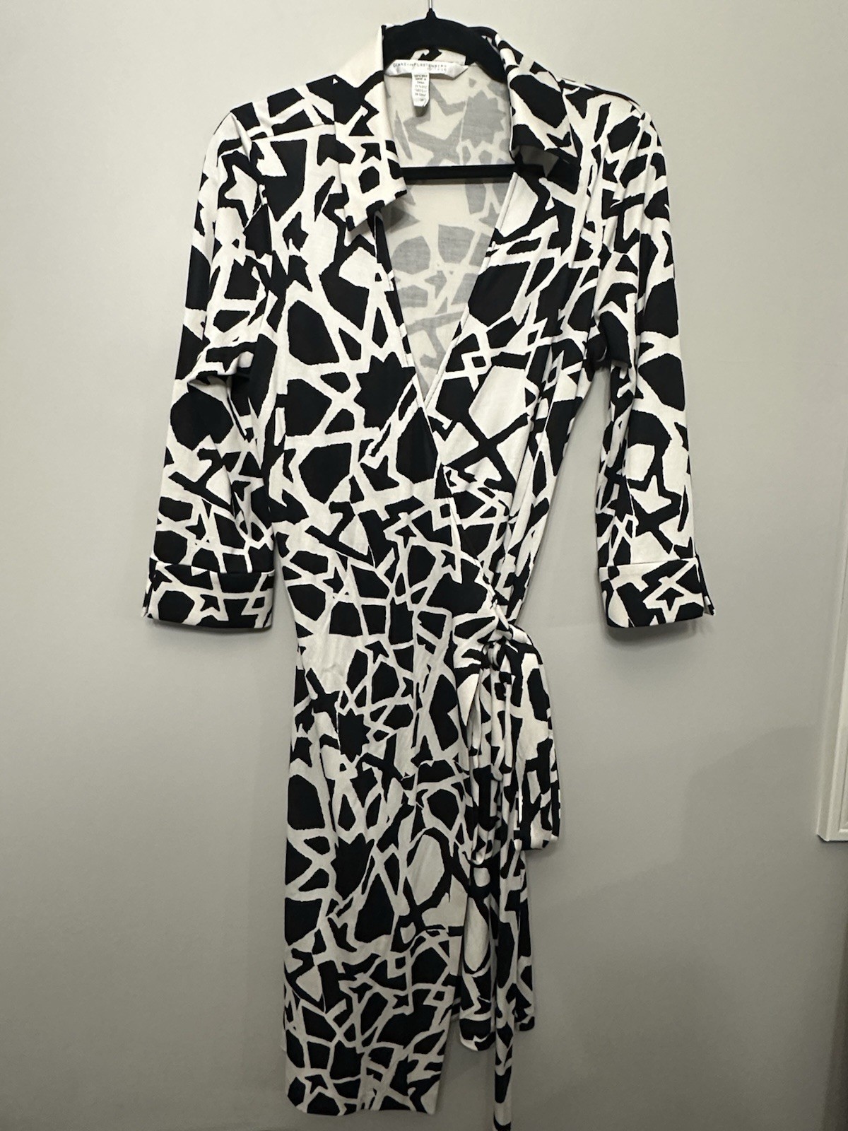 Diane von Furstenberg Vintage Silk Wrap Dress Black White Abstract Size 14