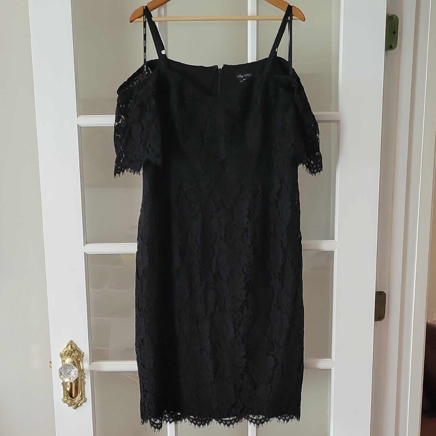 City Chic Lace Whisper Black Floral Lace Cold Shoulder Sheath Dress Plus 16W