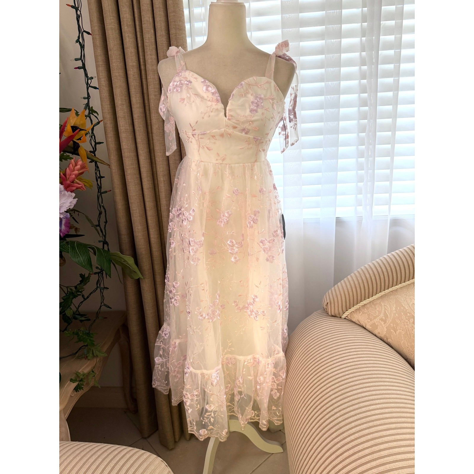 NWT Lulus Distinctly Sweet White Floral Embroidered Tie-Strap Midi Dress M