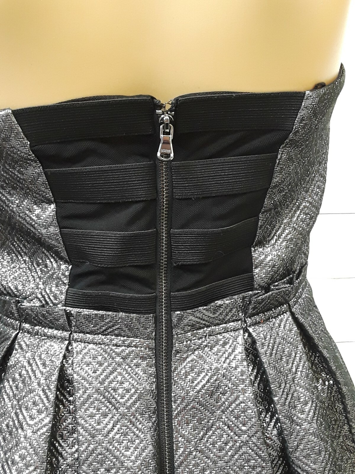 GUESS Gold Silver Metallic Strapless Cocktail Party Dress Sz 2 Stretch Pleated
