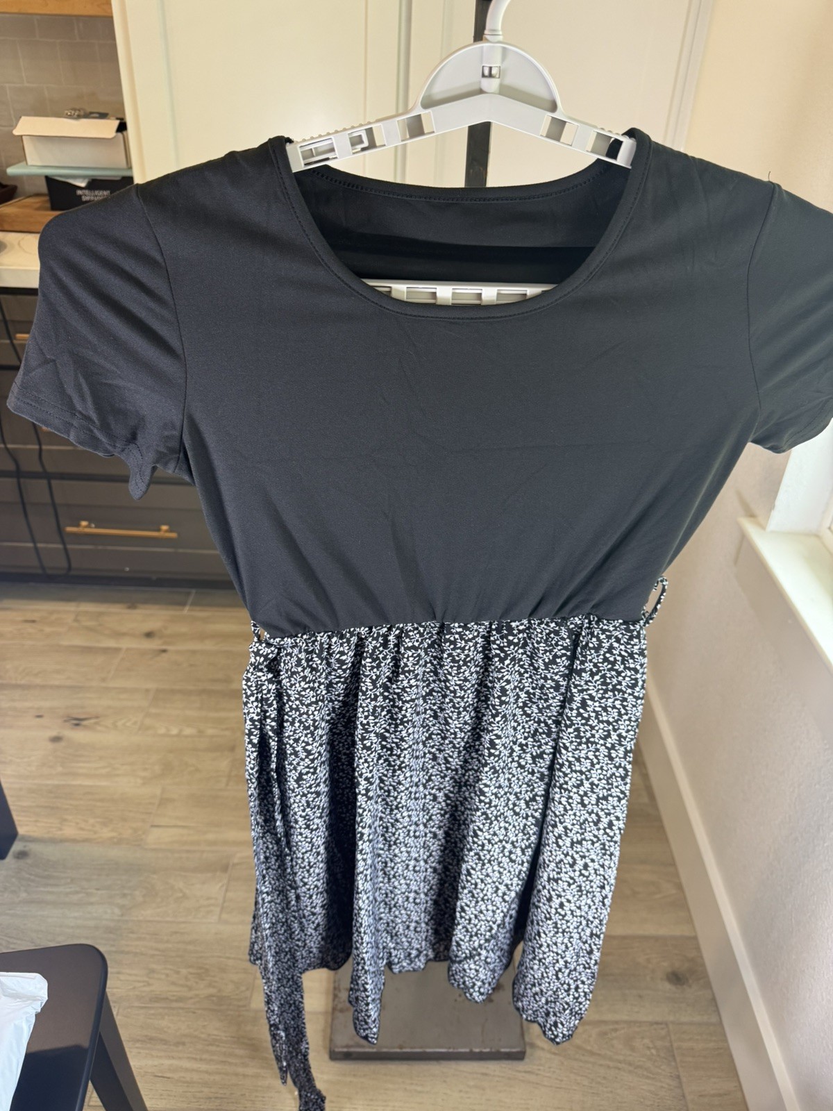Floral Pullover, Belted, Short Sleeve Black Dress Wrap w/Splicing Bottom Sz L