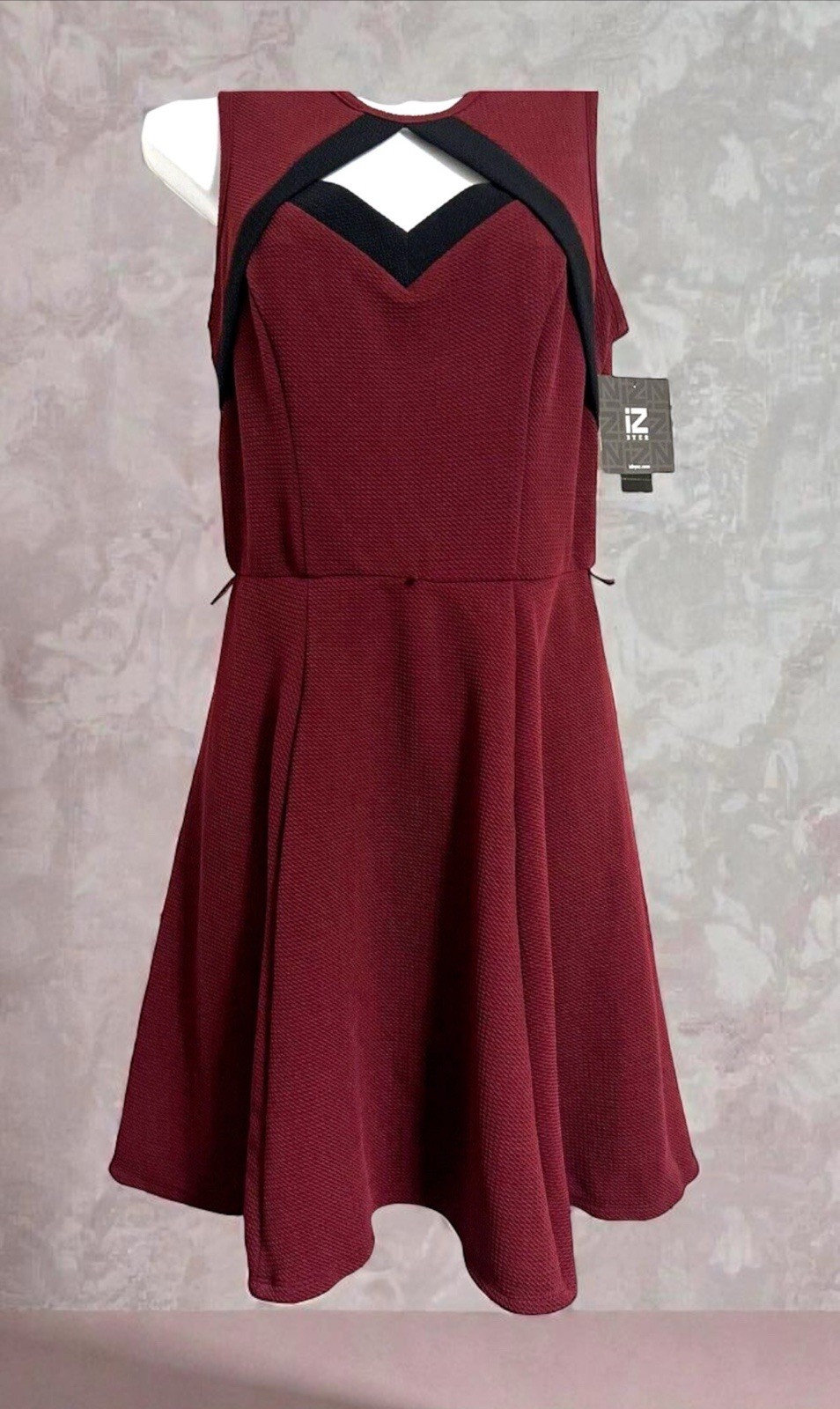 IZ BYER WOMAN SIZE M BORDEAUX TEXTURE KNIT FLARE SLEEVELESS KEYHOLE DRESS NEW