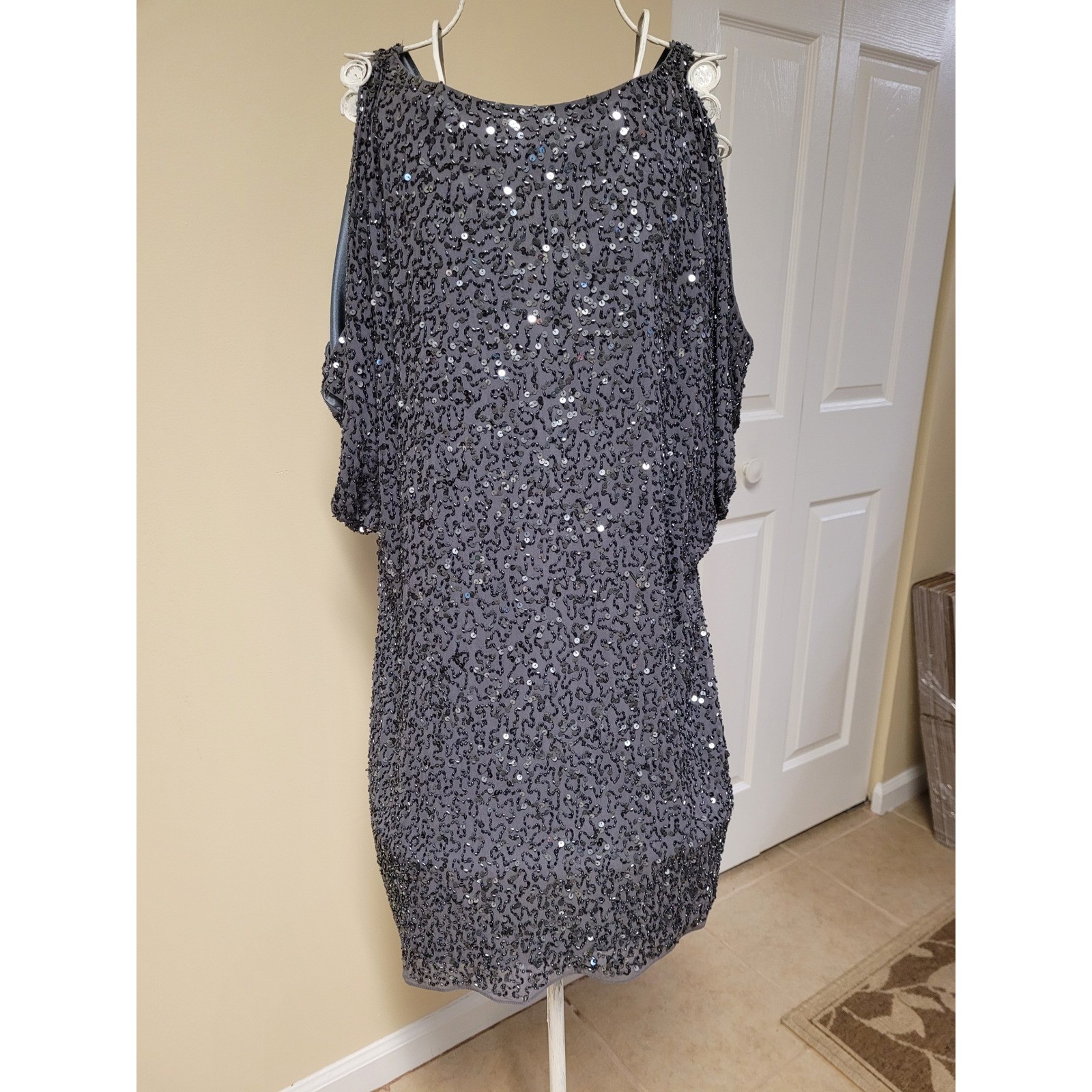 Aidan Mattox Gray Sequin 100% Silk Cold Shoulder Dress Sz 6 GLAM Party Evening