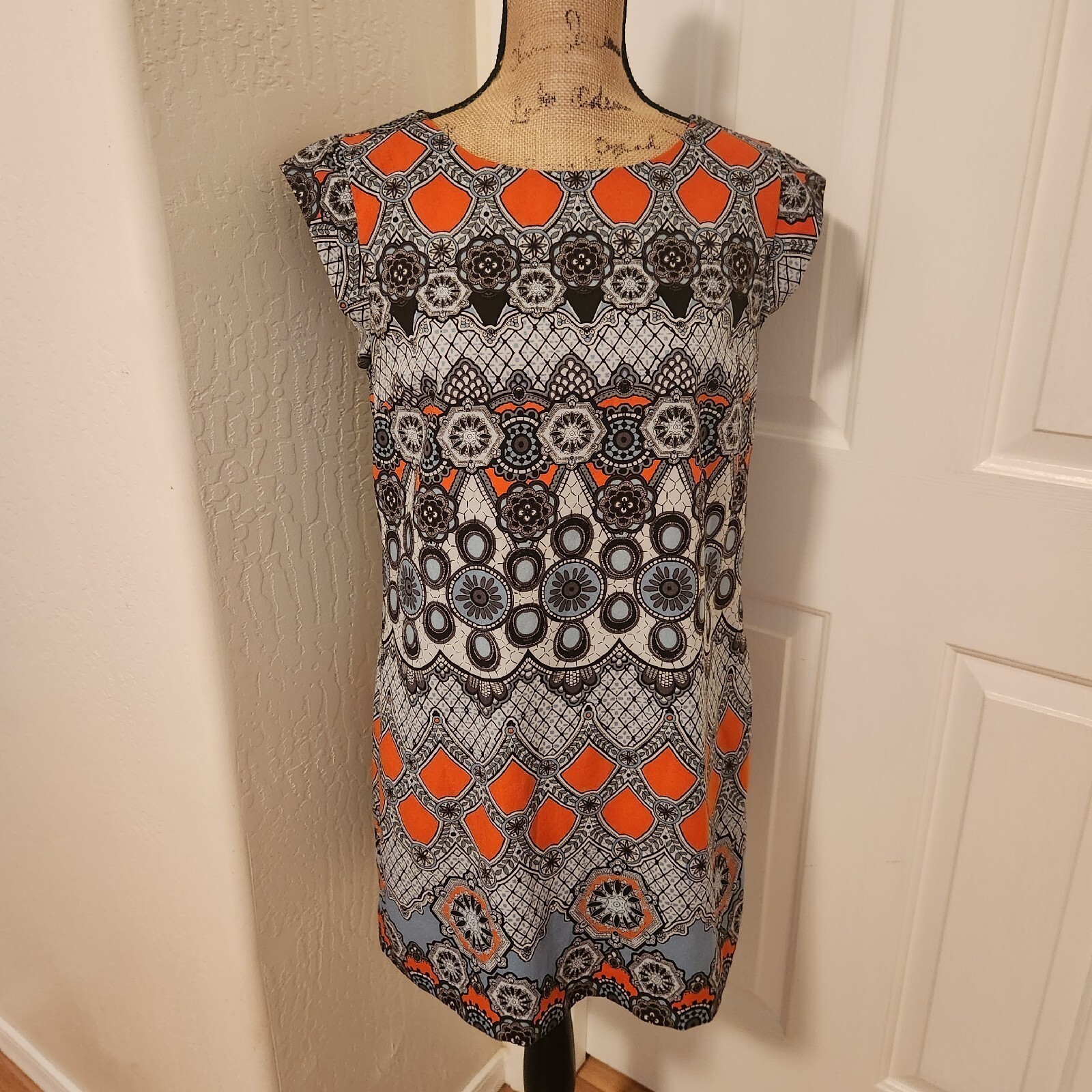 Banana Republic Women’s 8 Colorful Short Sleeve Mini Shift Dress