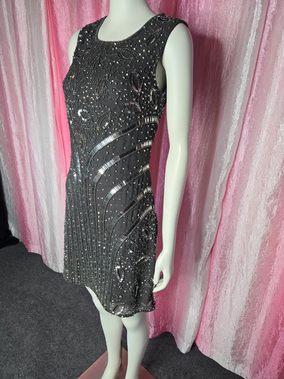 Frock and Frill Gray Exquisite Sequin Beaded Lined Cocktail Dress Size 6