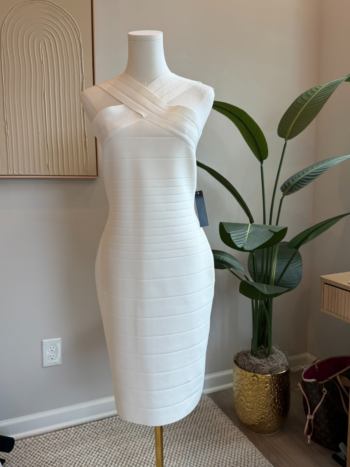 NWT Medium White Cross-Neck Bandage Dress Venus Pageant Bodycon Cocktail Party