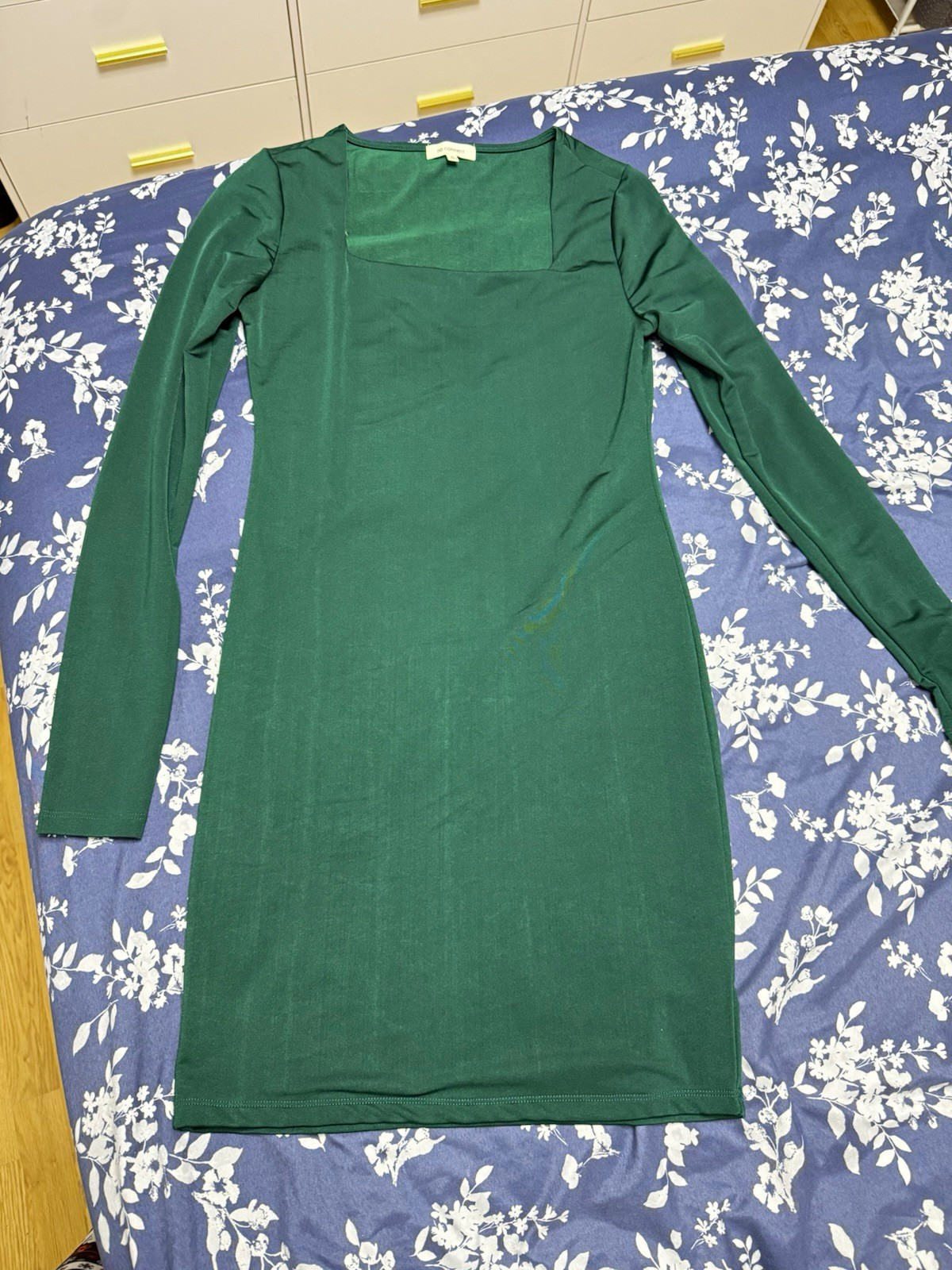 Women’s Green Solid Square Neck Long Sleeve Bodycon Mini Dress Size M.