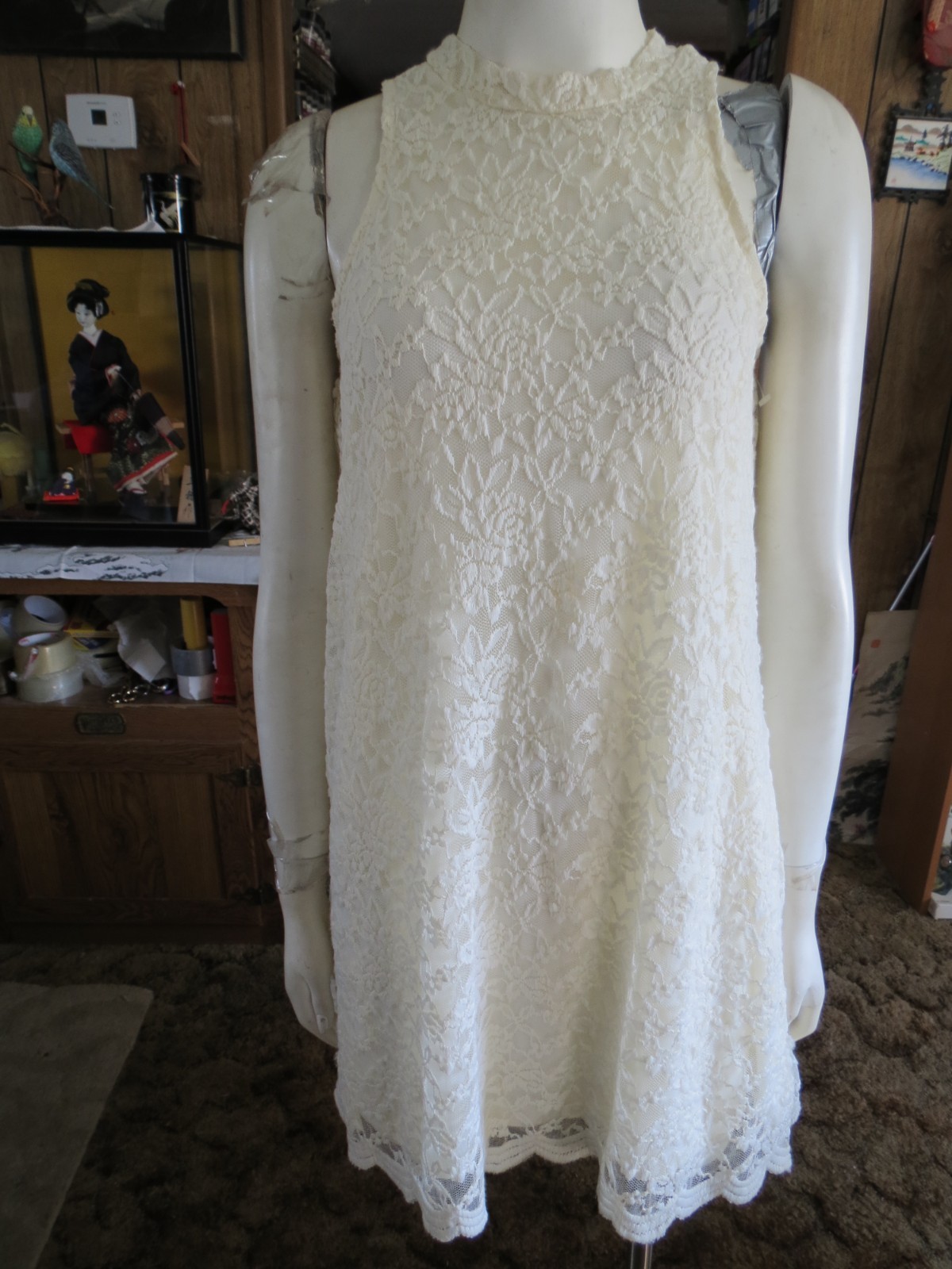 NEW, BEAUTIFUL & STYLISH RUE 21 SOFT IVORY FLORAL LACE OVER LINING DRESS SZ M