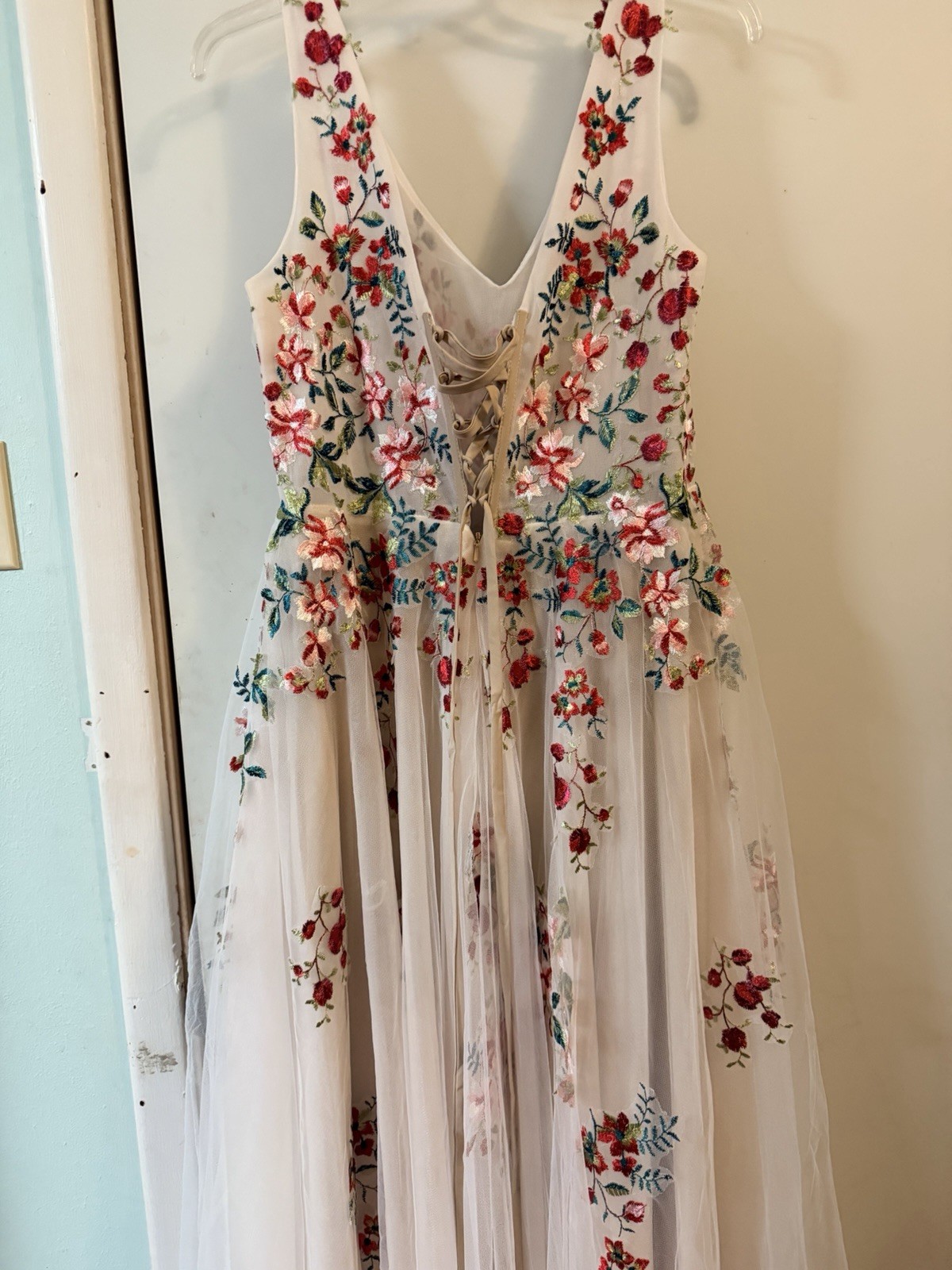 Ivory Floral Embroidered Tulle V-Neck Lace-Up Wedding Gown Dress Size 14
