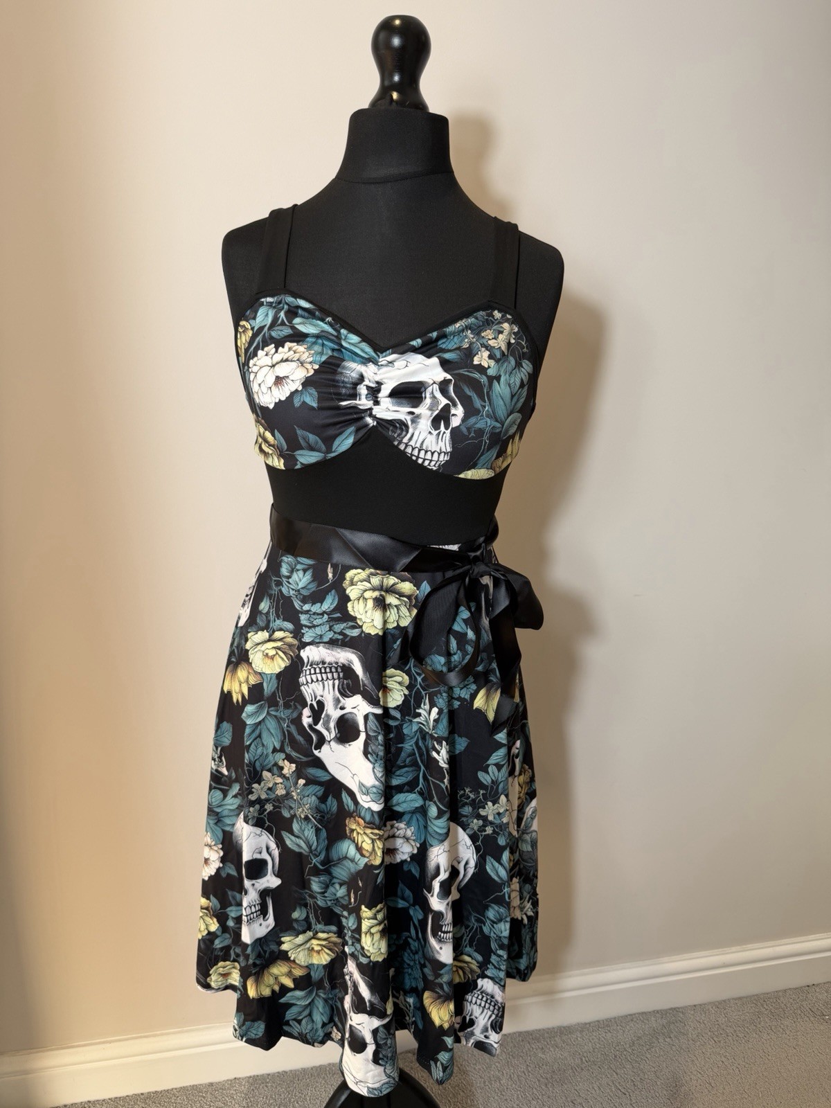 Womens Floral/Skull A-Line Dress Heart Neckline & Adjustable Waist Tie Green NEW