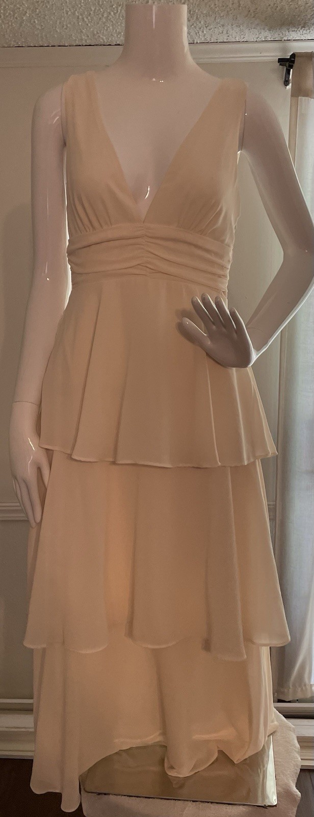 New- Lulus Cream Color Cocktail Party Dress Size S beautiful for any occasion