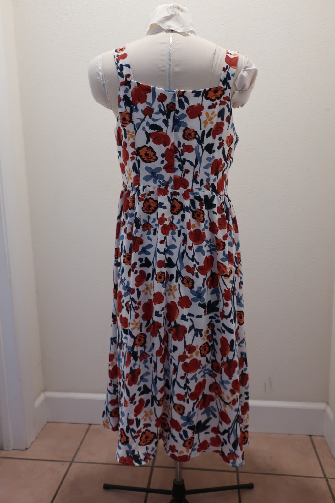 Dazy Red, Orange, and Blue Floral Sleeveless Dress Size Large Fully Lined
