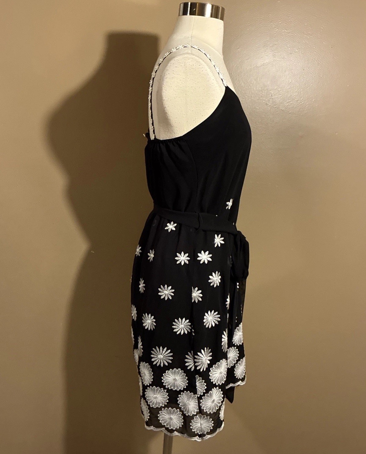 Miami Embroidered Floral Black White Scalloped Hem Sun Dress w/Tie Belt, S.