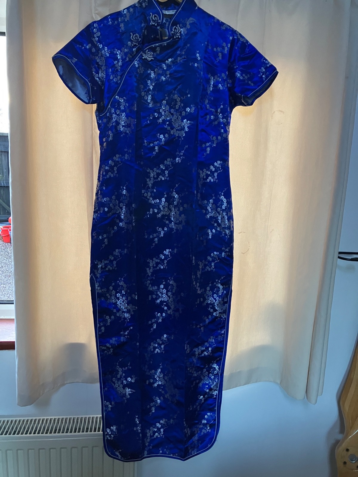 GORGEOUS NEW LONG CHINESE DRESS BY YI FANG SIZE XXL BLUE WITH SILVER FLORAL PATT